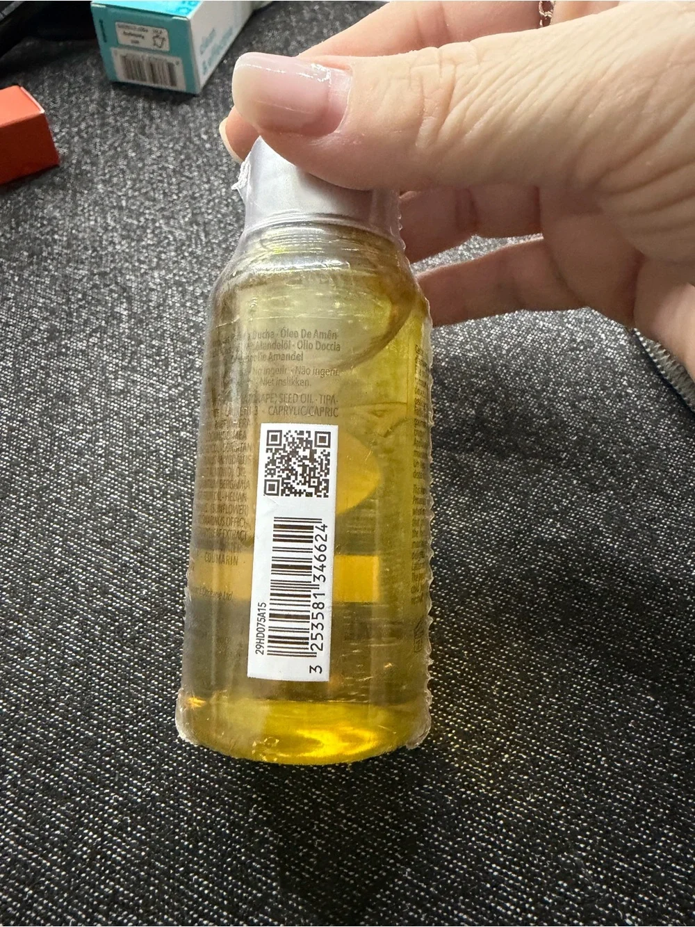 L'Occitane Amande Almond Shower Oil – Golden Yellow